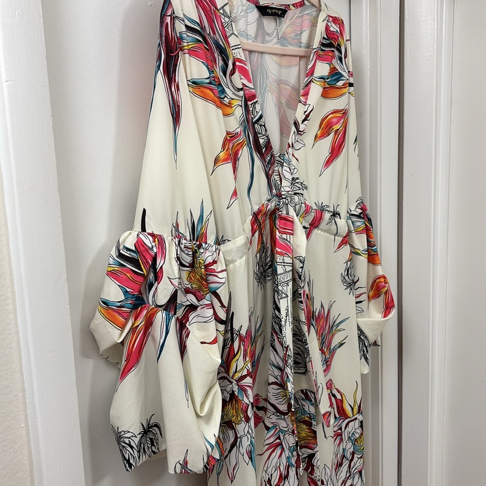 Floral V-Neck Tie-Front maxi dress European Size 40 ( US 8-10) - Picture 3 of 7